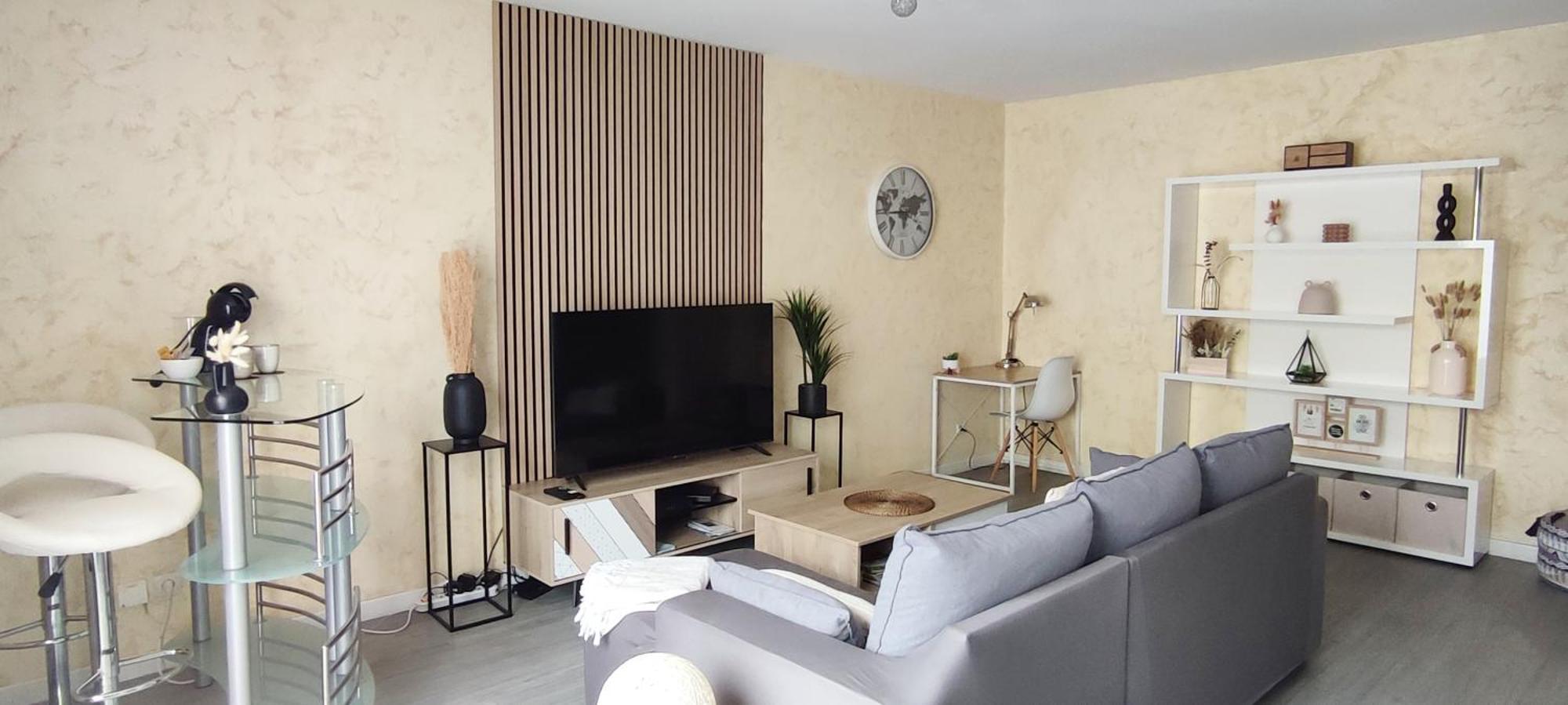 Cosy Appart - Balcon, Parking, Spacieux T2 - Proche Eurexpo Stade Saint-Priest  Buitenkant foto