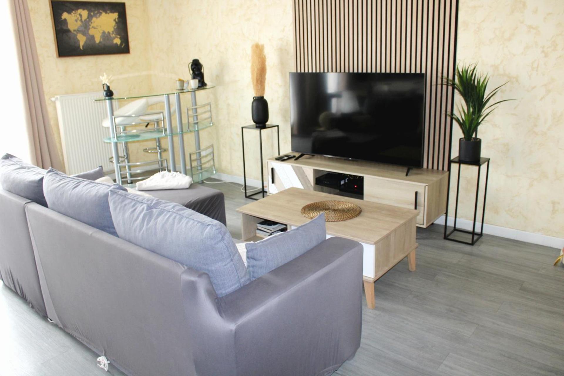 Cosy Appart - Balcon, Parking, Spacieux T2 - Proche Eurexpo Stade Saint-Priest  Buitenkant foto