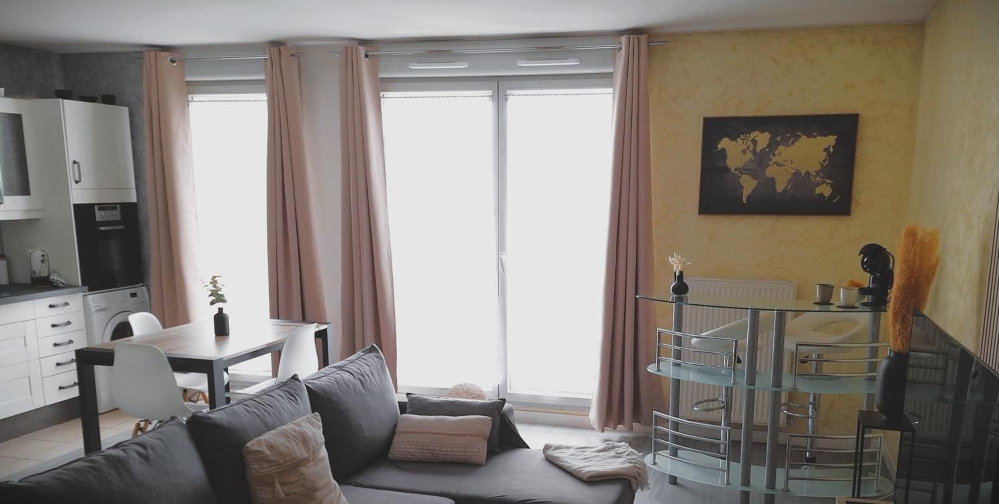 Cosy Appart - Balcon, Parking, Spacieux T2 - Proche Eurexpo Stade Saint-Priest  Buitenkant foto