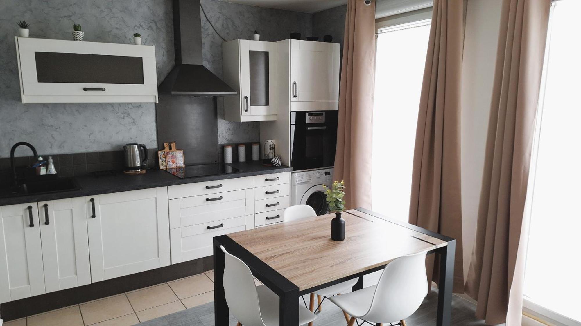 Cosy Appart - Balcon, Parking, Spacieux T2 - Proche Eurexpo Stade Saint-Priest  Buitenkant foto